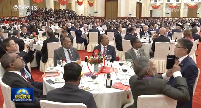 兵国宴餐桌上的插花摆件！CQ9电子游戏产自禹州阅(图2)